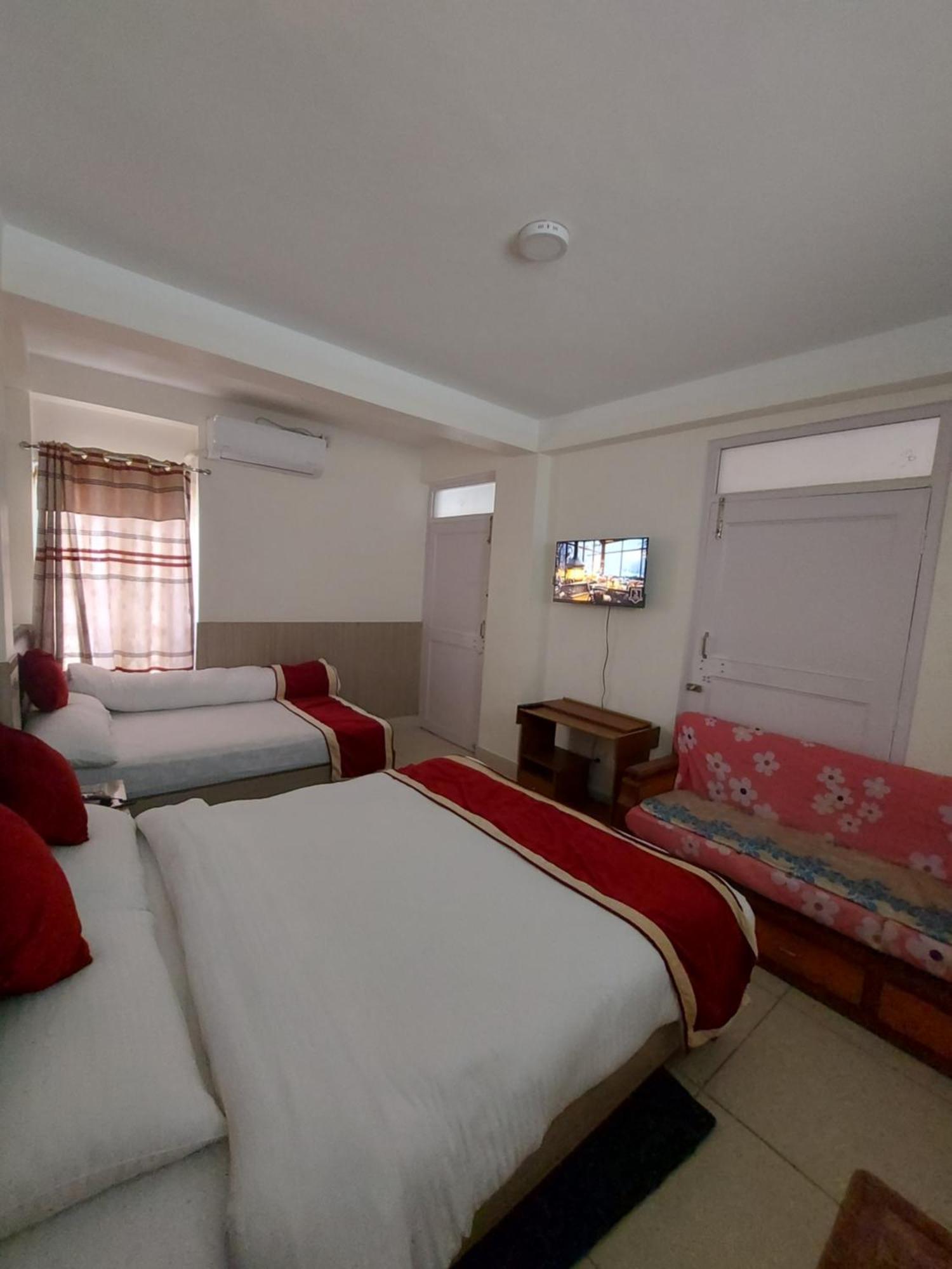 Om Bramha Hotel Κατμαντού Εξωτερικό φωτογραφία